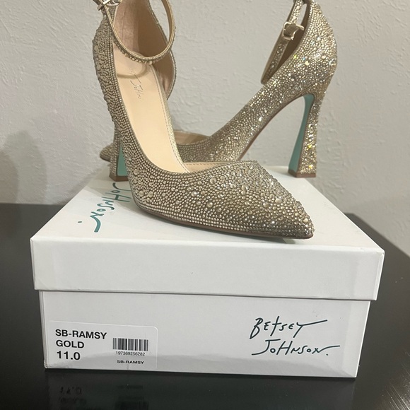 Betsey Johnson gold strap heels - Picture 4 of 5
